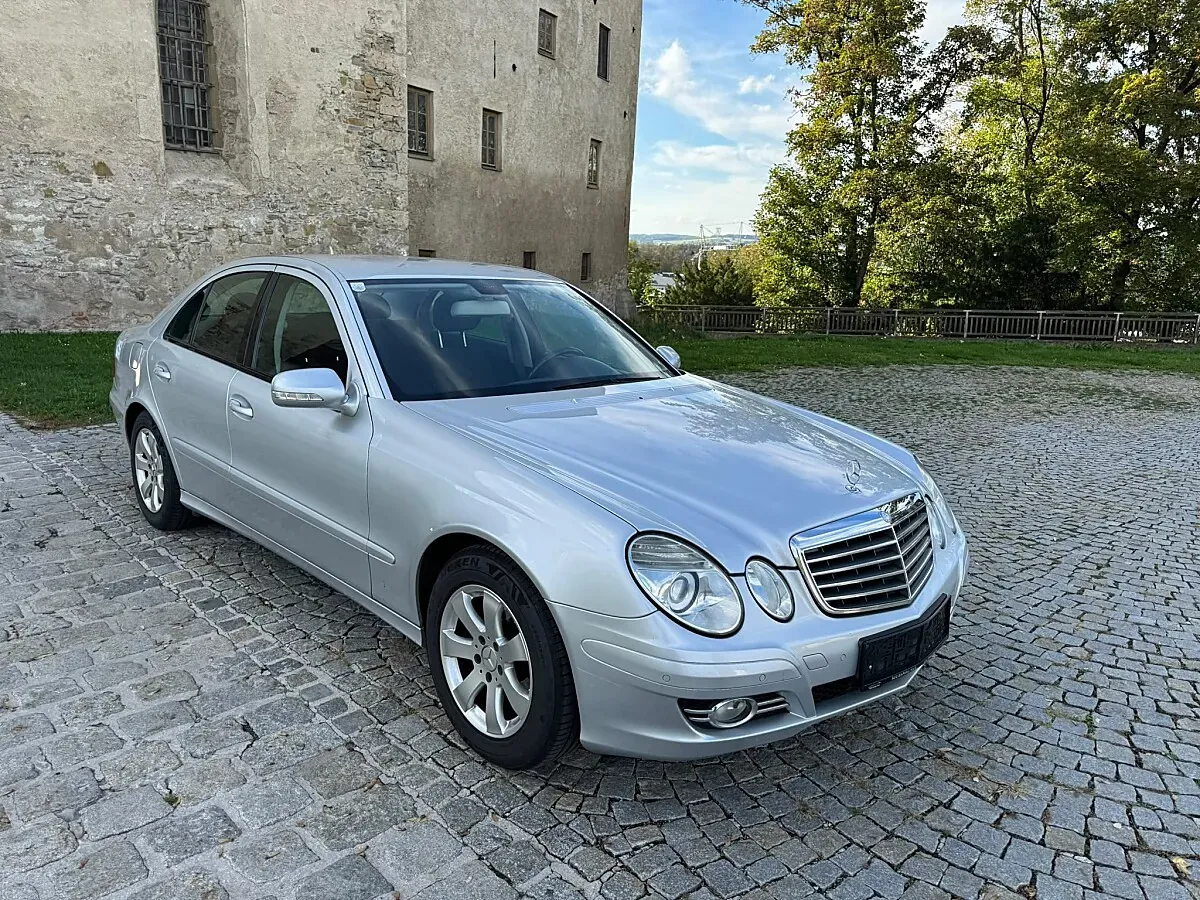 Mercedes-Benz E-Class 2006 photo 2