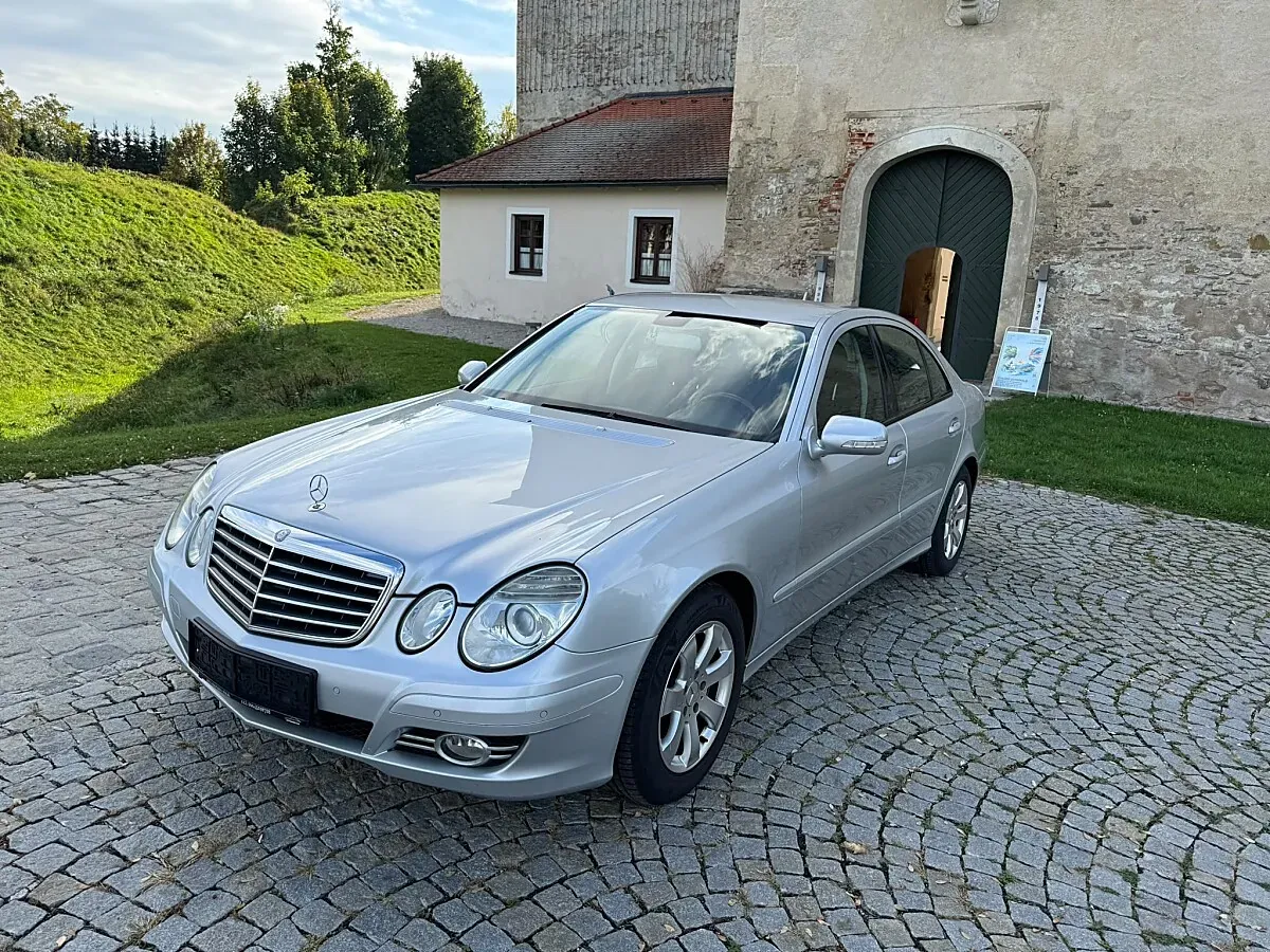 Mercedes-Benz E-Class 2006 photo 3