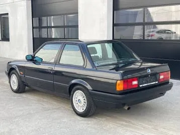 BMW 318Is 1990 photo 3