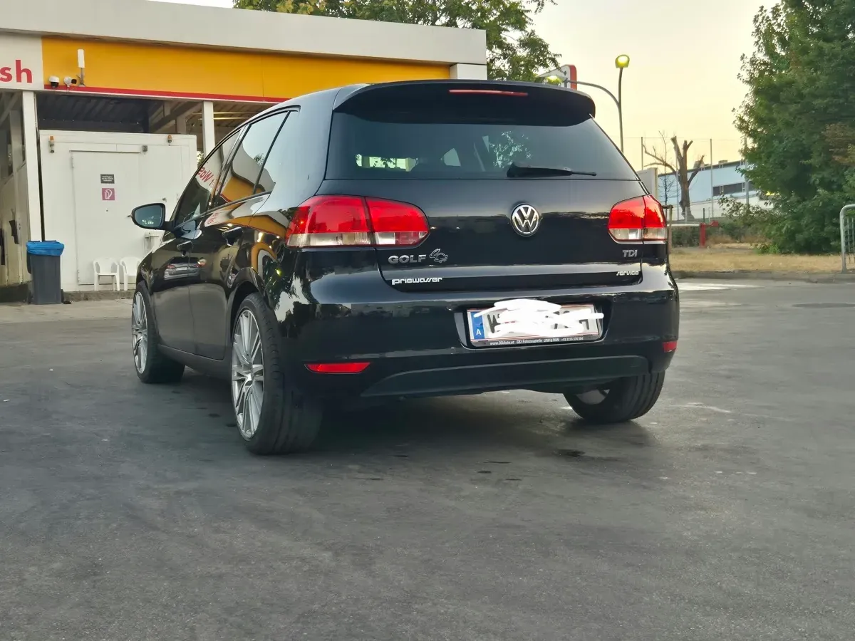 Volkswagen Golf 2010 photo 2