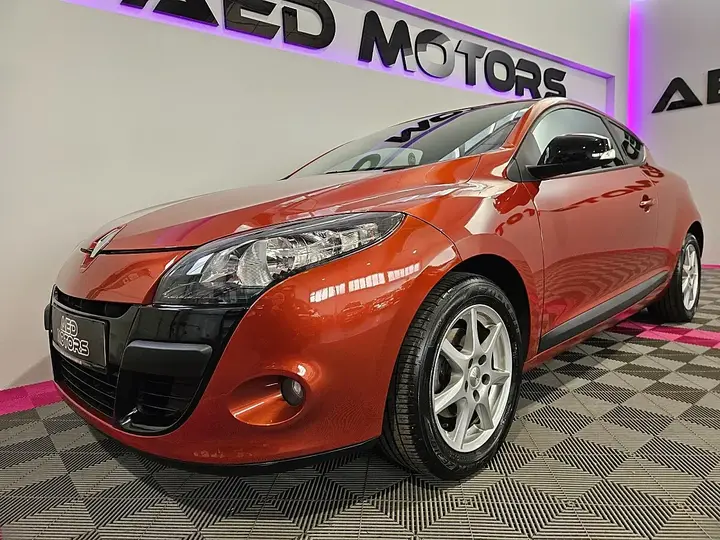 Renault Megane 2011 photo 2