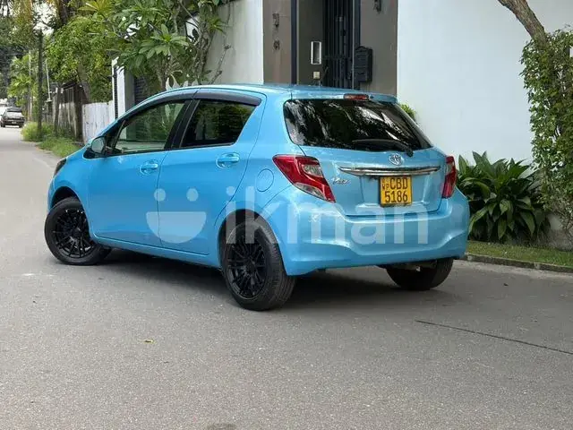 Toyota Vitz 2015 photo 3