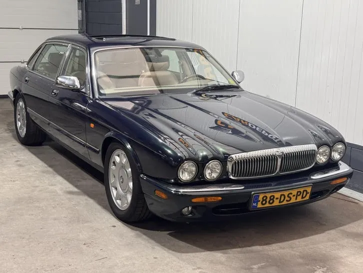 Daimler 4.0 V8 Super 1999 photo 3