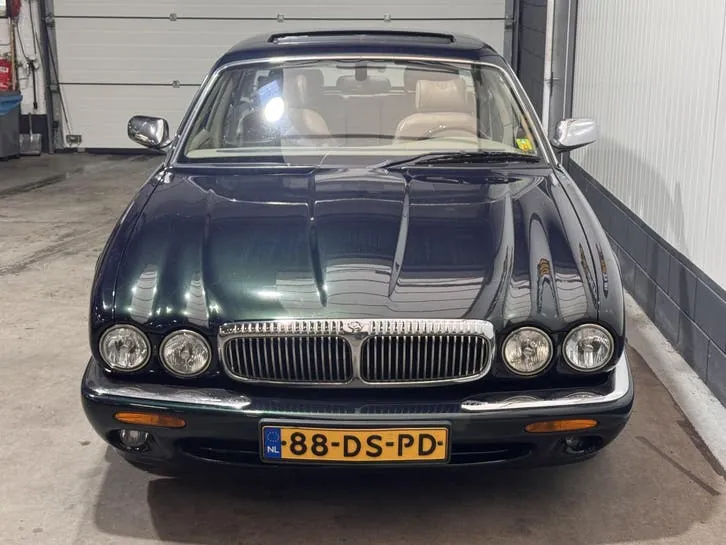 Daimler 4.0 V8 Super 1999 photo 2