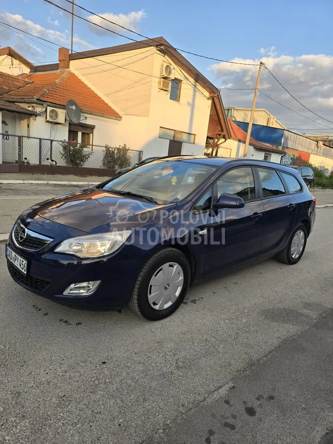 Opel Astra 2012 photo 3
