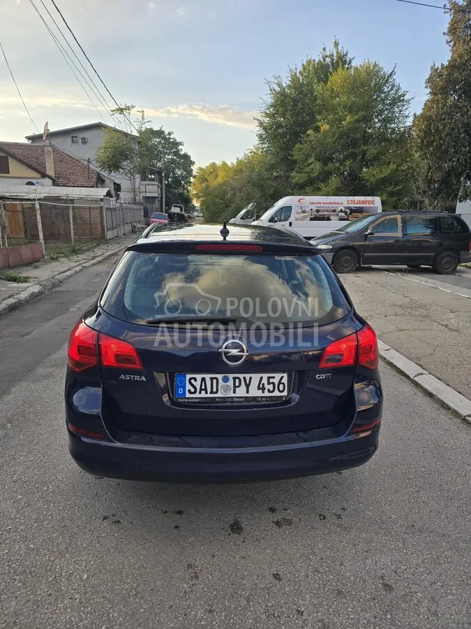 Opel Astra 2012 photo 5