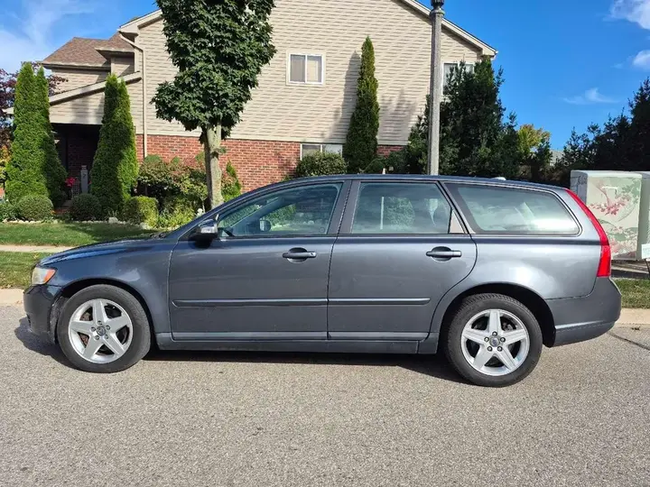 Volvo V50 2008 photo 2