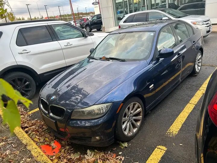 BMW 3 Series 2011 photo 3