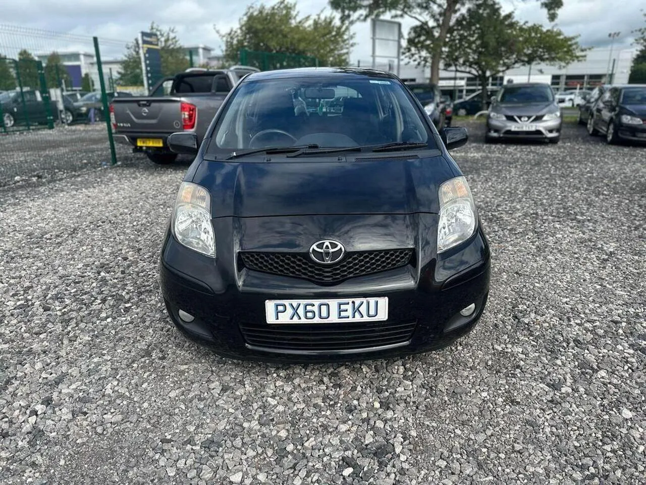 Toyota Yaris 2011 photo 2