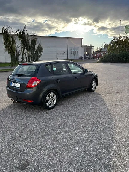 Kia Ceed 2010 photo 2