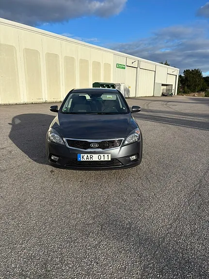 Kia Ceed 2010 photo 4