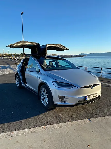 Tesla Model X 2017 photo 2