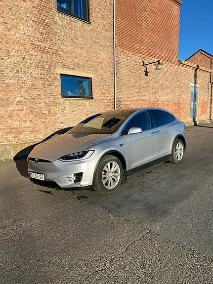 Tesla Model X 2017 photo 4