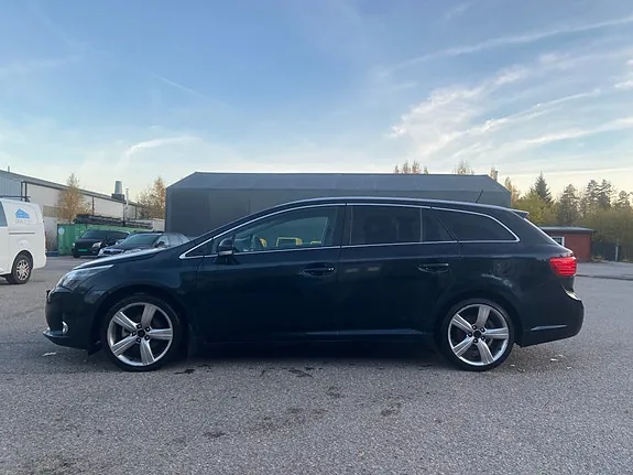 Toyota Avensis 2012 photo 5