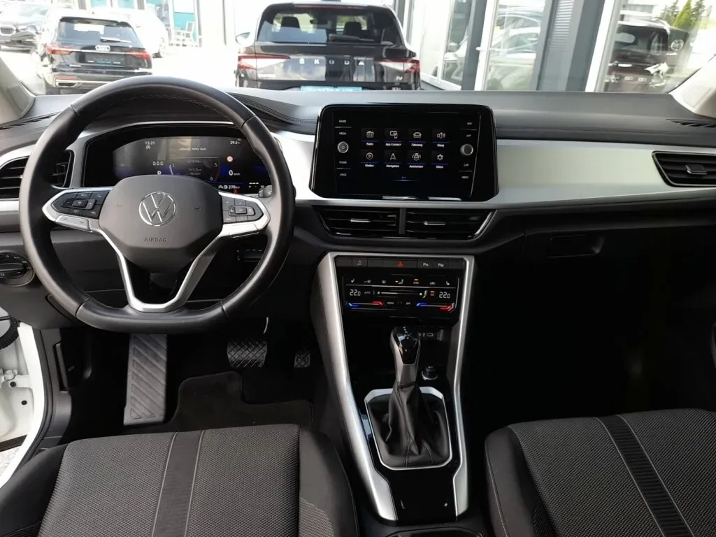 Volkswagen T-Roc 2023 photo 3