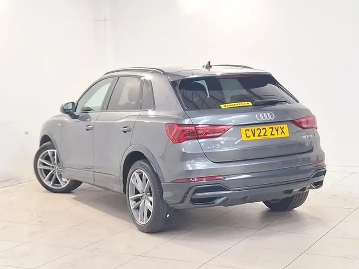 Audi Q3 2022 photo 2