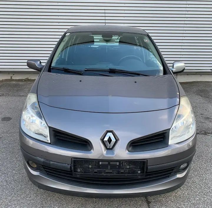 Renault Clio 2008 photo 2