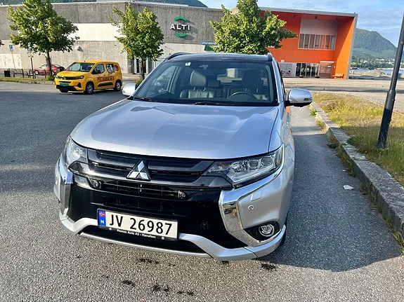 Mitsubishi Outlander 2017 photo 2