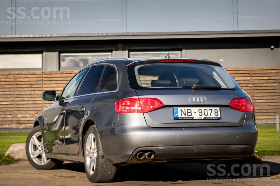 Audi A4 2011 photo 4