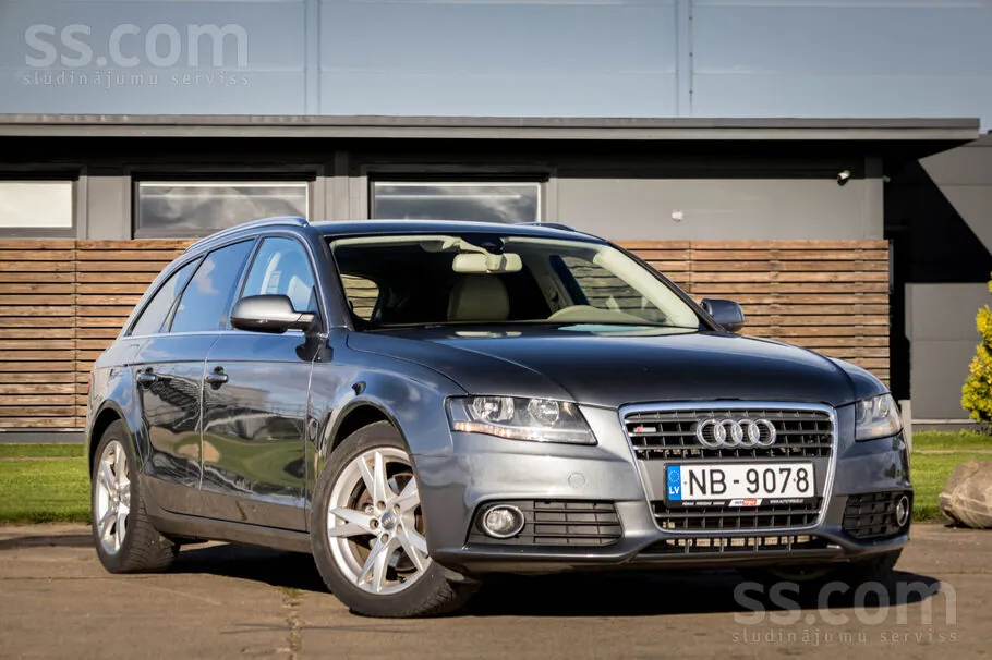 Audi A4 2011 photo 2