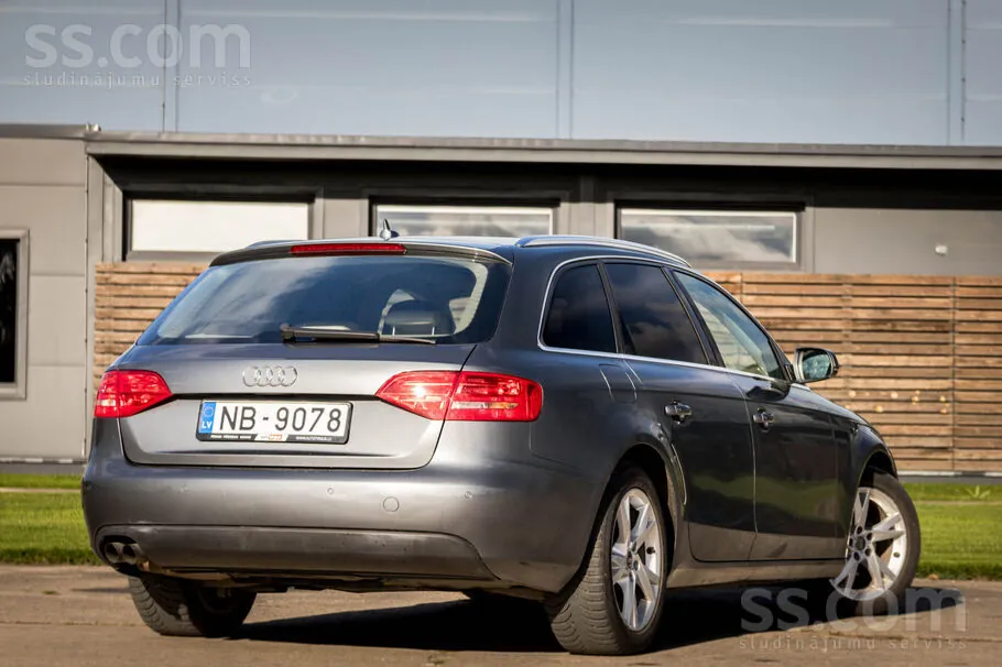 Audi A4 2011 photo 5