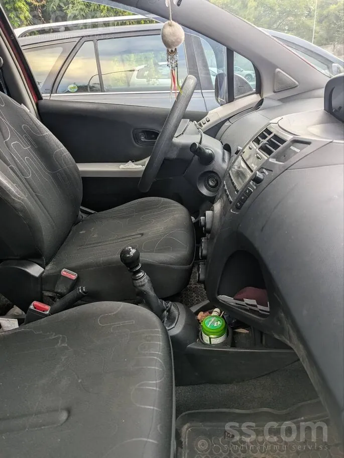 Toyota Yaris 2010 photo 5