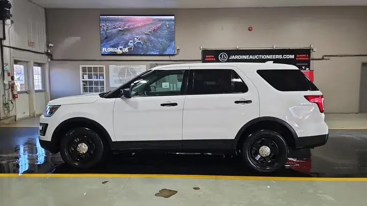Ford Explorer 2017 photo 2