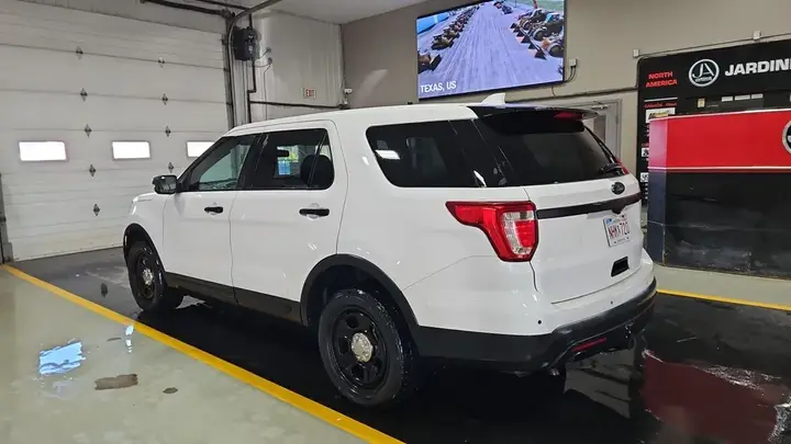 Ford Explorer 2017 photo 3