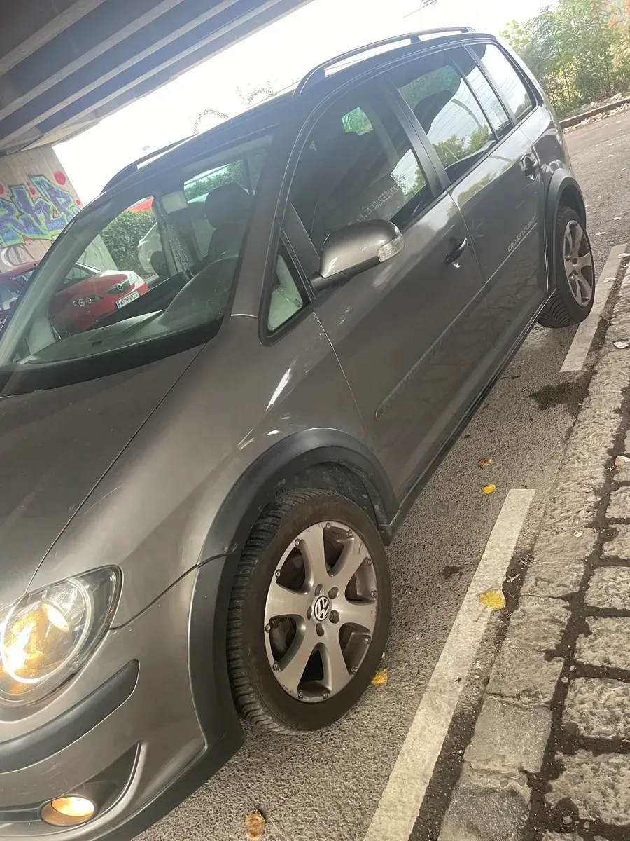 Volkswagen Touran 2007 photo 2