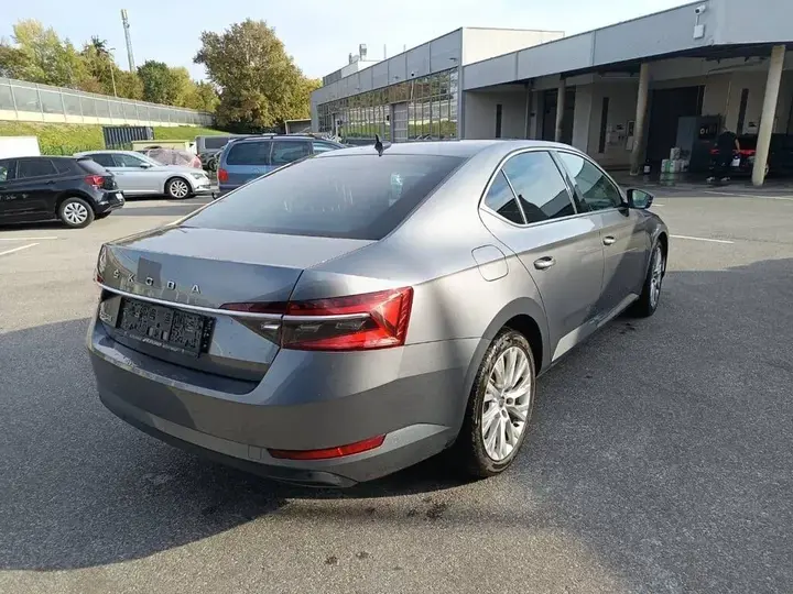 Skoda Superb 2023 photo 3