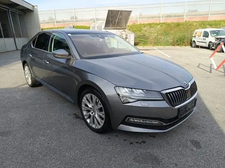 Skoda Superb 2023 photo 2