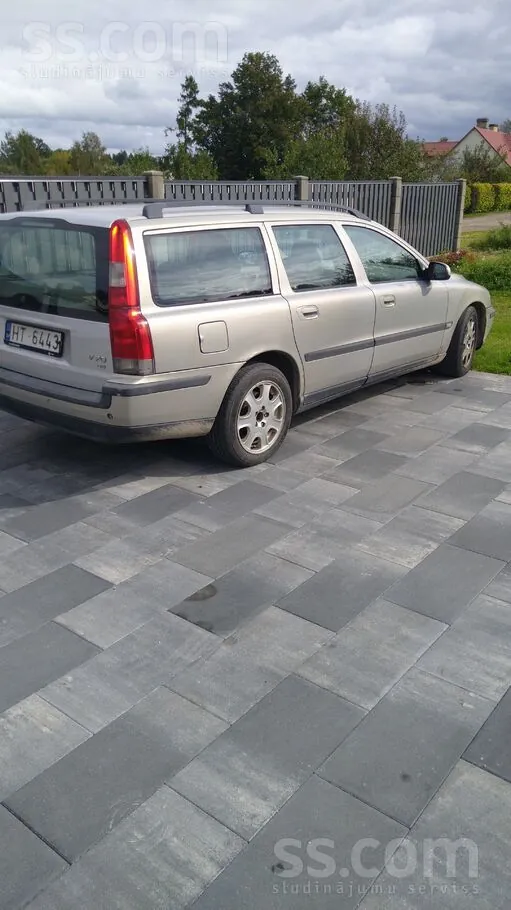 Volvo V70 2001 photo 2