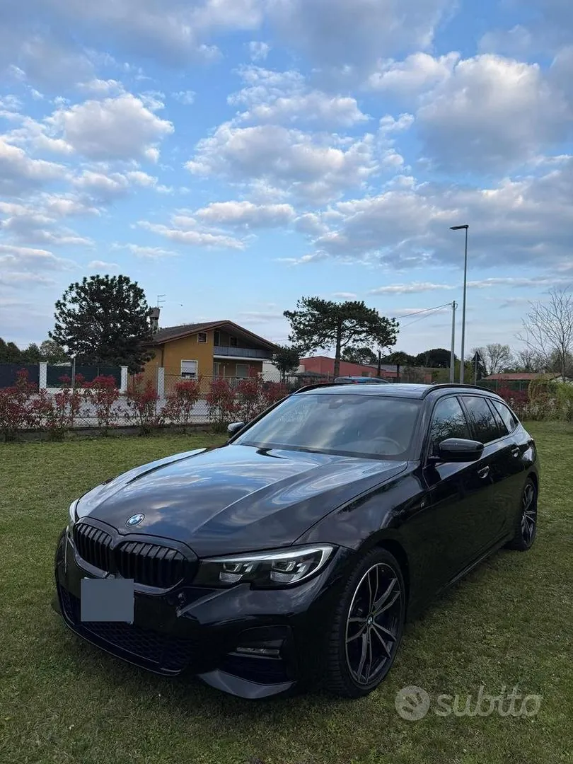 BMW 3 Series 2022 photo 2