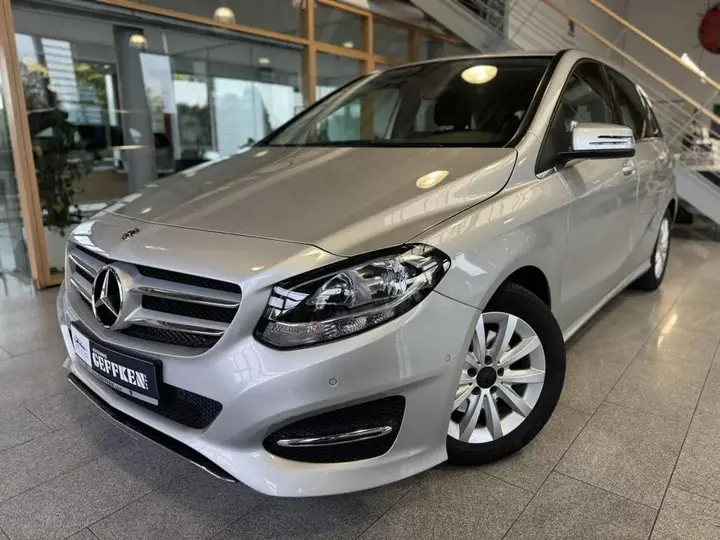 Mercedes-Benz B 180
