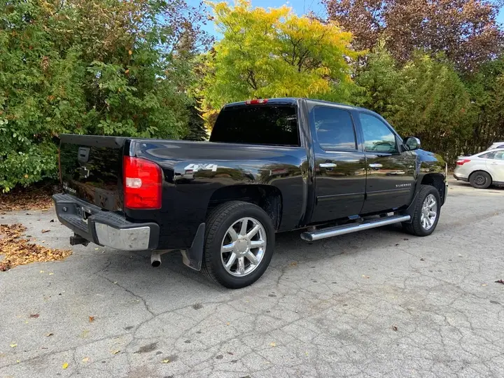 Chevrolet Silverado 1500 2011 photo 2