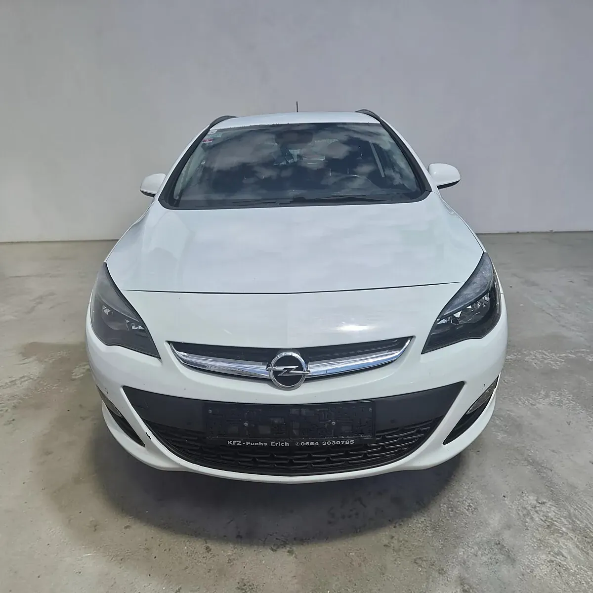 Opel Astra 2013 photo 2