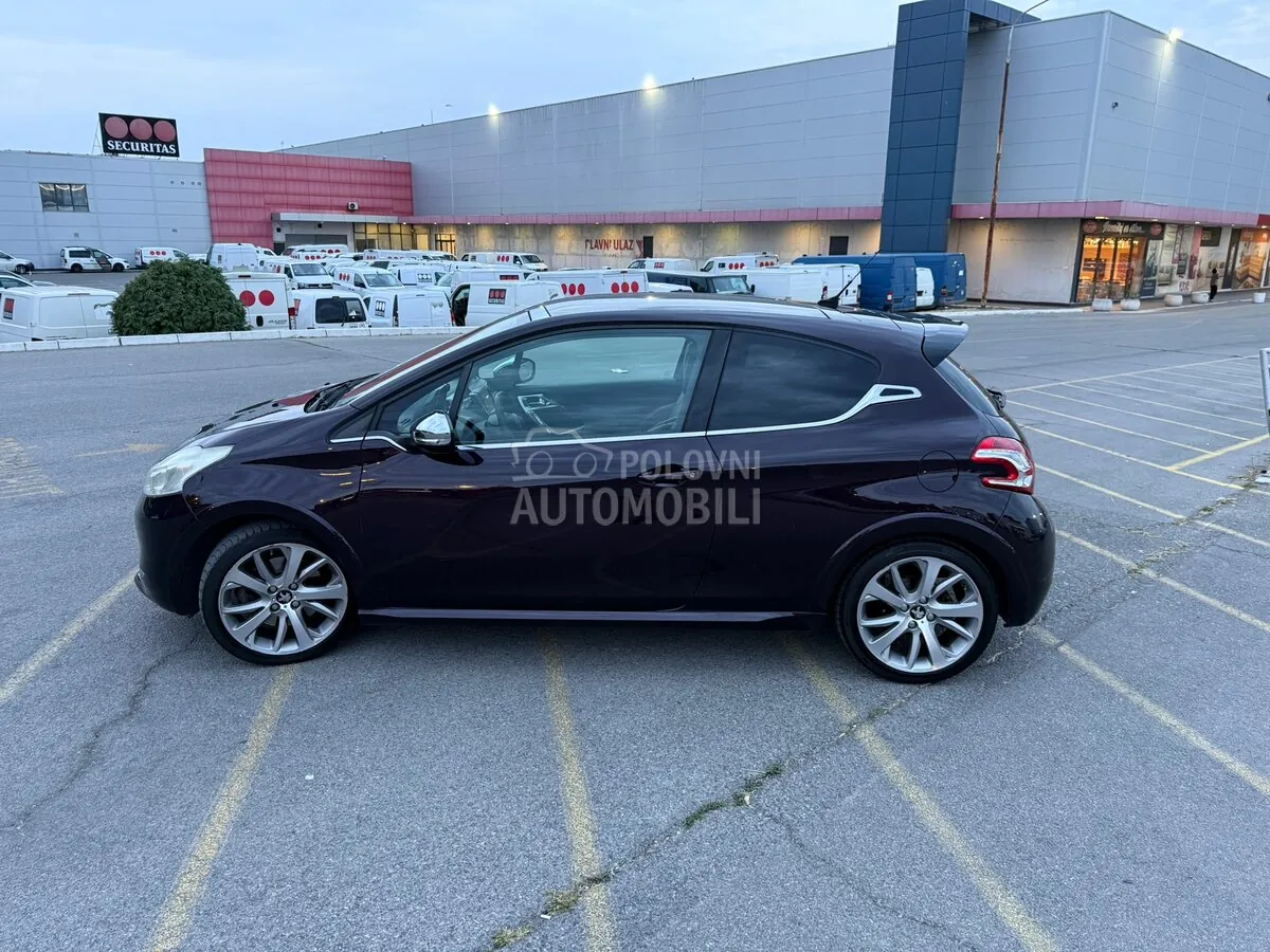 Peugeot 208 2013 photo 4