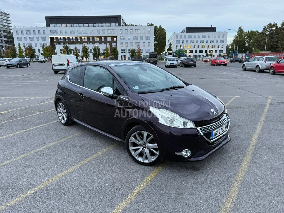 Peugeot 208 2013 photo 2