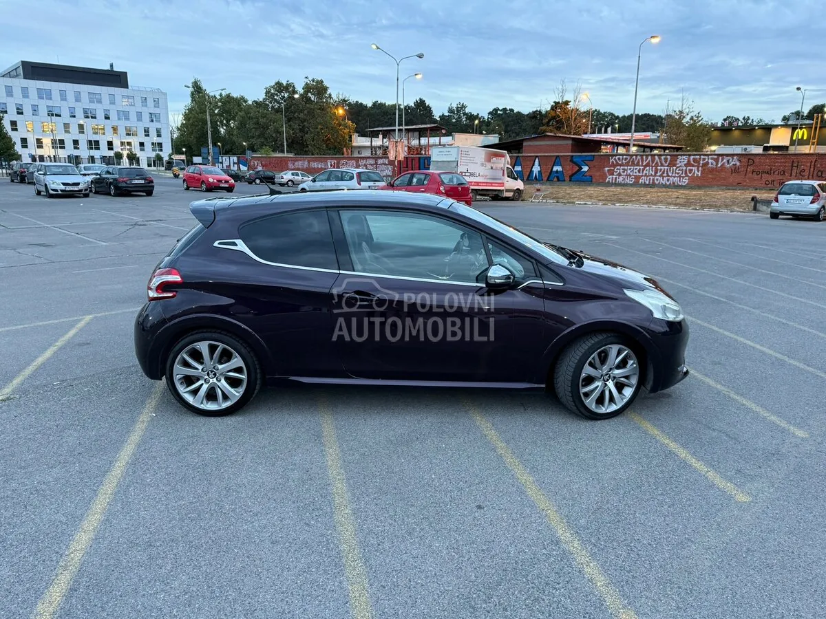 Peugeot 208 2013 photo 5