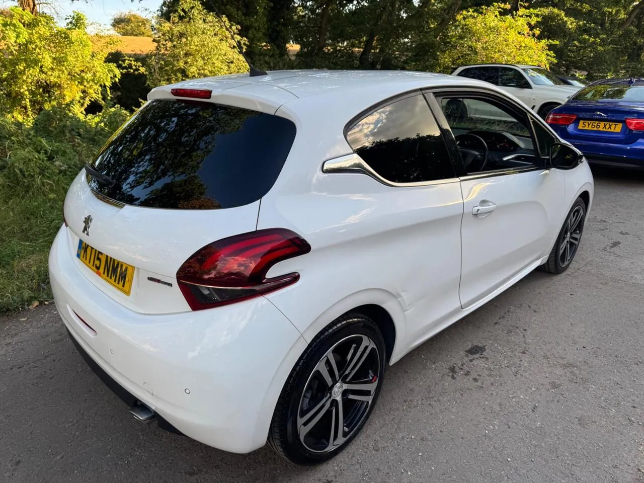 Peugeot 208 2015 photo 4