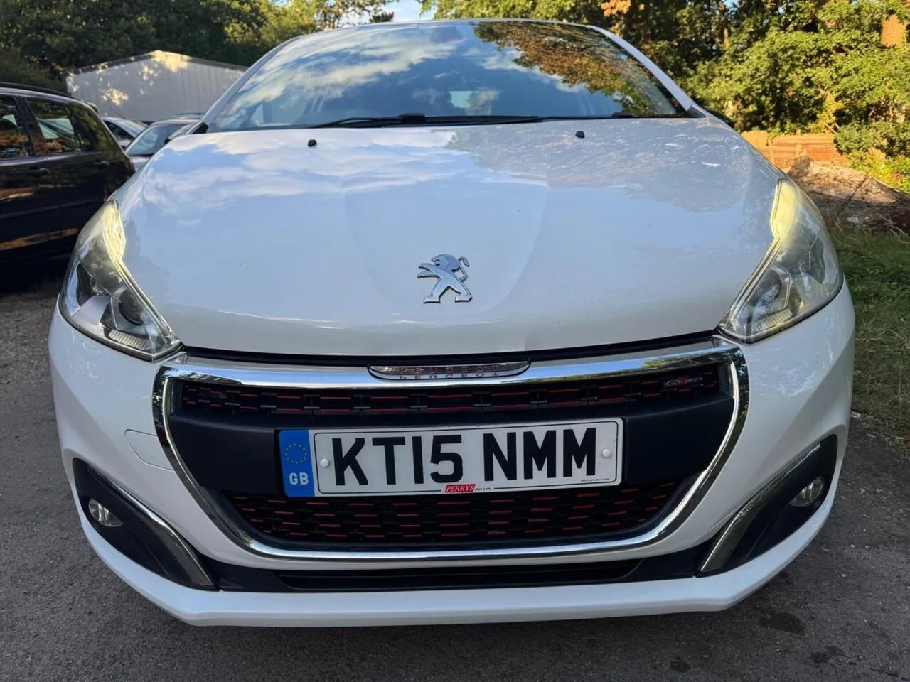 Peugeot 208 2015 photo 2