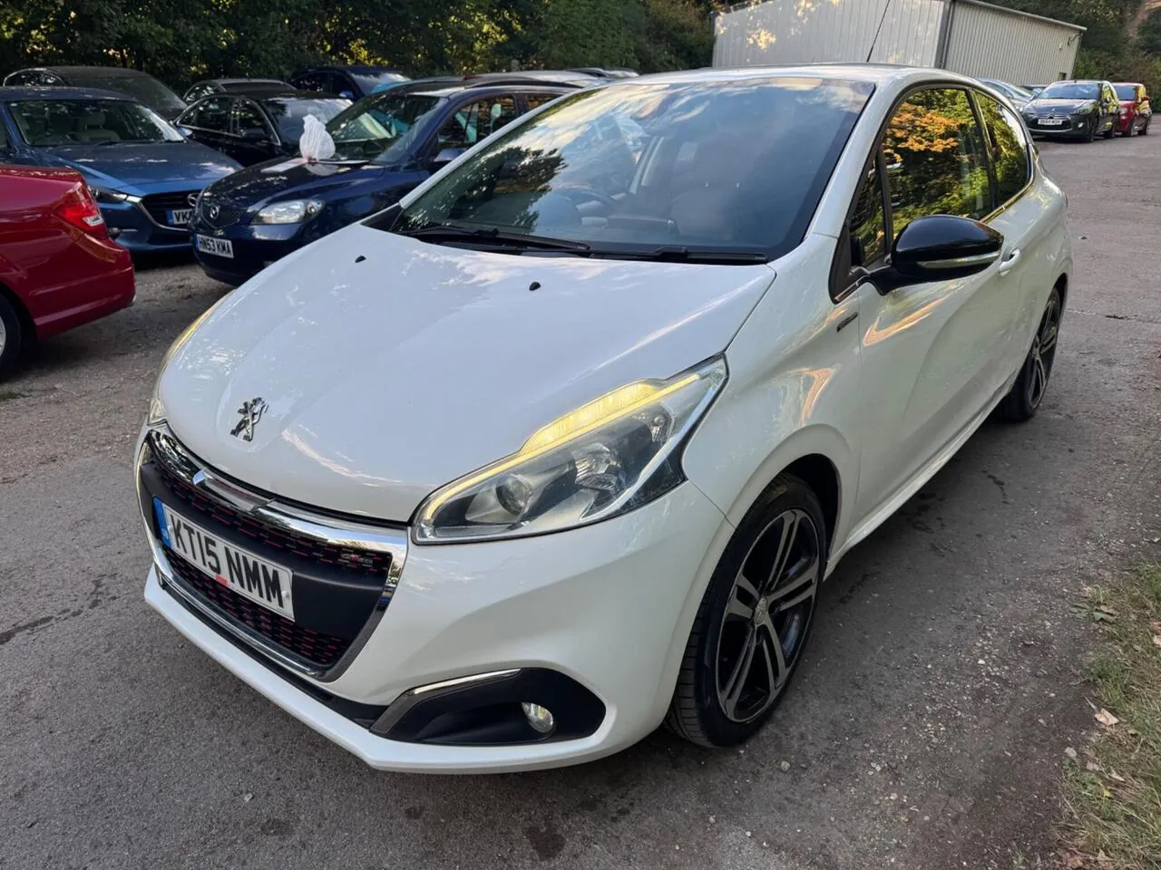 Peugeot 208 2015 photo 3