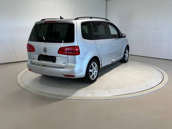 Volkswagen Touran 2011 photo 3