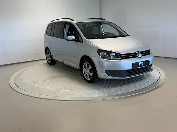 Volkswagen Touran 2011 photo 2