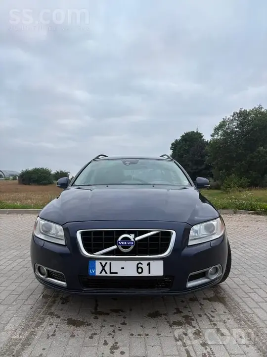 Volvo V70 2012 photo 2