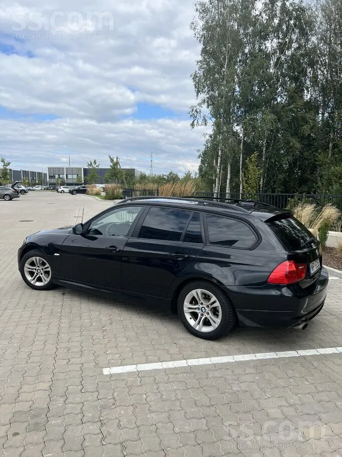 BMW 320 2009 photo 3