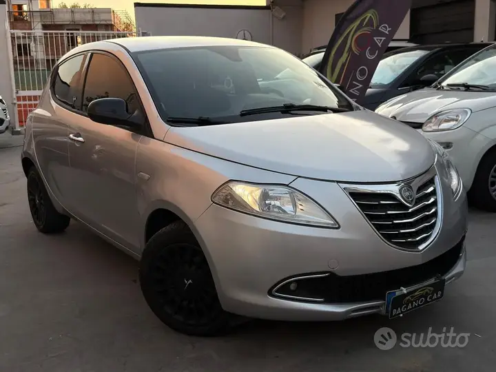 Lancia Ypsilon
