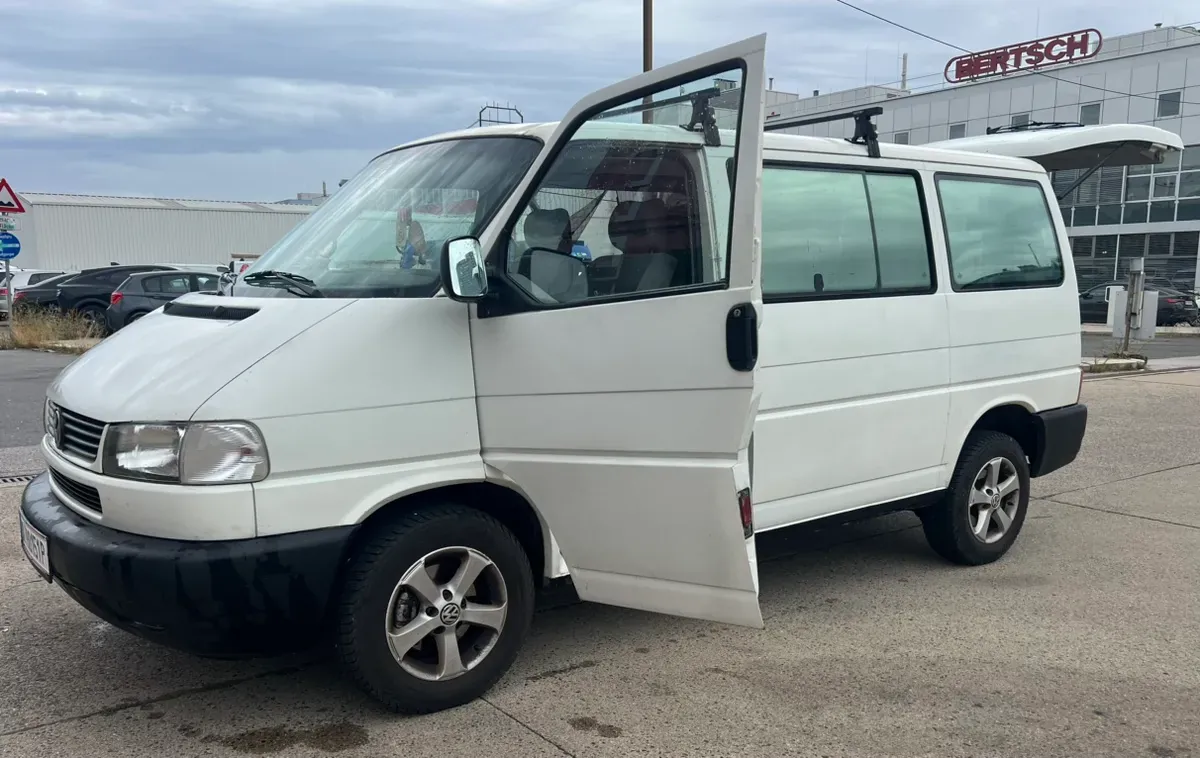 Volkswagen T4 1996 photo 2