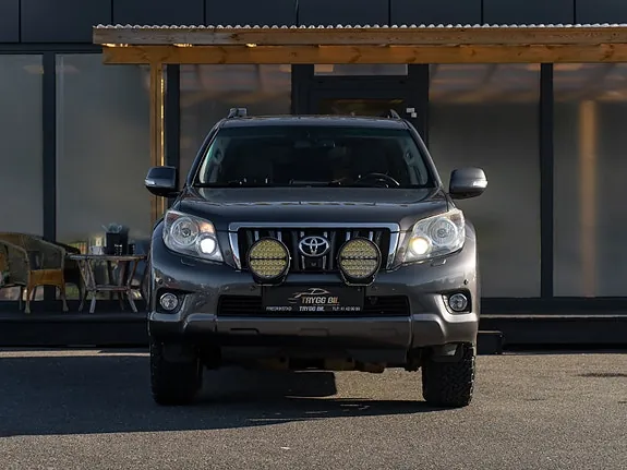 Toyota Land Cruiser 2012 photo 2