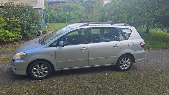 Toyota Avensis Verso